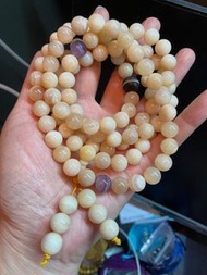 高品質紫硨磲108珠串 10.5mm (1粒一線瑪瑙天珠、2粒紫蘇螢石）