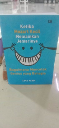 buku ketika Mozart kecil memainkan jemarinya bagaimana mencetak genius yang bahagia by it pin Arifin
