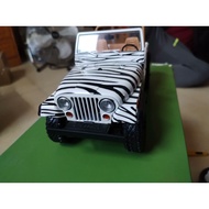 JEEP JEEP 1976 CJ-7 Movie Detective Airplane Head Same Style Steerable with Shock Absorber 1: 18 All