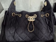Chanel 牛仔布水桶袋