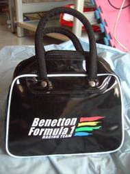 瑤瑤小舖@真品Benetton Formula1班尼頓 亮皮黑色小手提包.