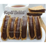 kuih kapit/kapit kacang/kapit coklat/kapit coklat nips/kapit kacang rice