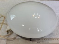 吸頂燈(7)~早期~牛奶燈~玻璃燈罩~鐵皮底盤~不含燈泡~功能正常~直徑約22.5cm~懷舊.裝飾