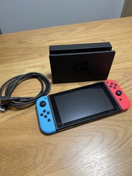 Nintendo Switch 主機連底座