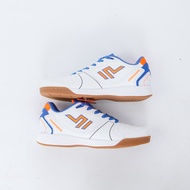 รองเท้าผ้าใบรองเท้าฟุตซอล BJM741แถมฟรี! ถุงเท้ากันลื่น Socksy สีขาว 1 คู่ งานไทยใส่แล้วคุ้ม