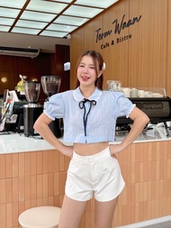 Nava Top เสื้อครอปเชิ้ตคอบัวแขนตุ๊กตา+ริบบิ้นผูกโบว์