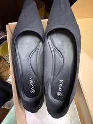 VIVAIA 黑色尖頭平底鞋