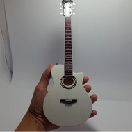 Miniature Acoustic Guitar Yamaha Apx 600 Vw