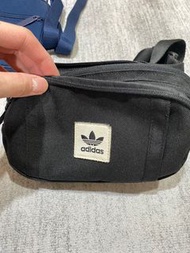 adidas Originals Premium Crossbody Bag  腰包 側背 霹靂包 三夾層 DW7353