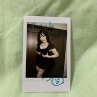 小梅えな 小梅惠奈 日本AV女優親筆簽名拍立得 巨乳 爆乳 癡女 少女 性感 情色 黑色 連身裙 收藏 限量 爆款 限定