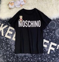 Moschino莫斯奇諾短袖 AP-0301 尺寸S.M.L.XL 棉質上衣 休閒棉T 經典logo 短T 圓領T恤