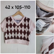 Brown Branded Knit Top with Argyle Ketupat Pattern Size L Wanita JH971