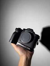 Sony A7IV A74 with SmallRig L Blacket Half Cage