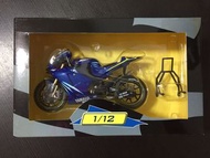 IXO 1/12 Yamaha YZR-M1 Valentino Rossi 2004