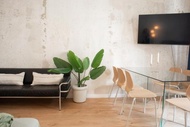 Zwei große Altbau Apartments fur Gruppen bis 14 Personen im Leipziger Westen, direkte Parkplatze im
