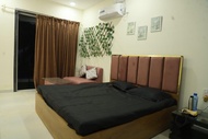 อพาร์ตเมนต์ 1 ห้องนอน 1 ห้องน้ำส่วนตัว ขนาด 25 ตร.ม. – กรชาต (Ivy Bliss Studio with Common Pool, B 1