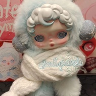 IQANGEL ชุด Charming SKULLPANDA ตุ๊กตาผ้ากำมะหยี่กล่องทึบของเล่นสำหรับเทศกาลฤดูหนาว