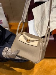 全新 Hermes Mini Lindy 大象灰金扣