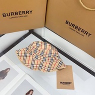 Burberry 格紋漁夫帽