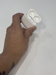 AirPods 4 ANC 充電盒 香港港行完美靚機靚電池鋪頭開單保障全原裝正品可以放心使用放心購買可以放心使用無維修過無任何暗毛病有店開單寫明保6個月加15日質量包退包換保障可以使用組合式付款有同事