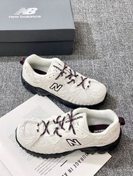 New Balance 703 徒步鞋 白色