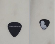 換/放 cigarettes after sex guitar pick
