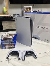 PlayStation 5 遊戲機連兩手掣及遊戲  港版索尼ps5光驅版，基本全新，兩個手柄，主機和手柄外包裝盒都喺 帶游戲 行貨機 冇玩幾次