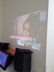 3TB 家居玩齊投影睇波/點歌機唱K/打機/煲劇！近全新高清卡拉OK投影機套裝：五合一國際版 音王點歌機(送1年會員），全新小 投影機跟摇控(有youtube ,Netflix apps，內置喇叭 )