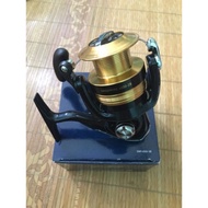 DAIWA 4000 2b fishing reel, extremely strong and smooth spinning, same as picture, cheap price okhjt