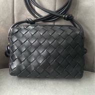 Bottega Veneta bv保蝶家黑色編織相機包 底長18cm