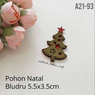 Code A21-93 Christmas three felt green 5.5 x 3.5 cm Price: Rp. 10,000/ pcs Rp. 108,000/ 12 pcs