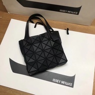 New กระเป๋า  baobao แท้ issey miyake Lucent 4x4 /กระเป๋าสะพายข้าง/กระเป๋าถือ