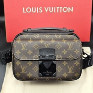 LV S lock messenger 郵差包 老花 Monogram 塗層帆布 路易威登 斜背包