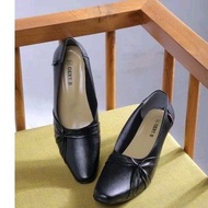 Women's shoes, women's loafers, loafers, women's work shoes, work shoes, black women's work shoes, l