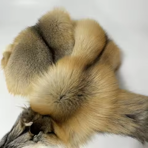 Factory Wholesale Supply Natural White /Golden/Blue Fox Fur Skins Fluffy Real Fox Pelt For Sale