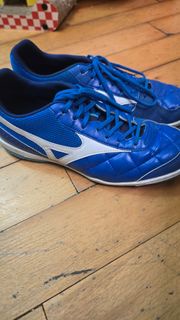 Mizuno 硬地足球鞋