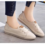 Molisa รองเท้า รองเท้าแฟชั่น รองเท้าทรงผ้าใบ หนังแท้ 100% Leather flat shoes sneakers shoes รองเท้าผ