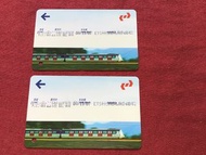 小見 1975年 ？ KCR 錯體 亂碼 車票一共2張，香港地下鐵路 第二代 ？ 電腦打印錯體 新界車票，地鐵　？元 ， 兩張車票都極良好品相，標價是兩張一齊的價錢，不單賣的，引流詞 請忽略，東鐵車票