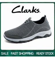 TH TOP★Clarks_รองเท้าแตะแฟชั่นครึ่งเพนนี ผู้ชายLoafersสบายรองเท้าเปิดส้นรองเท้ากีฬาผู้ชายรองเท้าน้ำหนักเบารองเท้าผ้าใบผู้ชายรองเท้าผ้าใบระบายอากาศผู้ชาย รองเท้าผู้ชายรองเท้าแตะขนาดใหญ่สำหรับผู้ชาย 2024