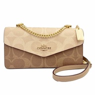 [全新]COACH C LOGO鏈帶斜背兩用掀蓋信封風琴包(米白/奶茶)