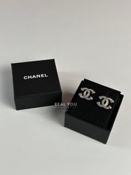 CHANEL 23P鑲鑽雙C耳環