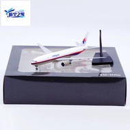 1: 400 JC Wings Alloy Malaysia Airlines B777-200ER 9M-MRO Without Bracket