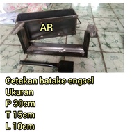 alat cetak batako atau cetakan batako model engsel ukuran 30x15x10cm