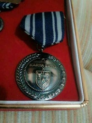 medali tanda jasa karya satya 10, 20, 30 tahun