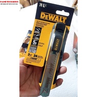 Dewalt DWHT10249-30/ Dao rọc giấy 18m  Made in Thái Lan ( gồm 3 lưỡi dự phòng)