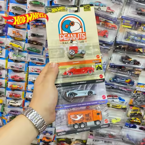 Hot Wheels HXD63-B NISSAN CONCEPT 2020 SNOOPY FIRSTBATMOBILE Collect Toys Cars for Kids Model Car 1/