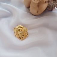 美國西洋古董飾品 /金色調啞光鏤空3D視效禮物胸針/別針/聖誕節