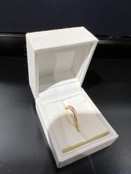 Vendome Aoyama VA鑽石戒指(材質：10K黃金、鑽石(約0.01ct)  戒指