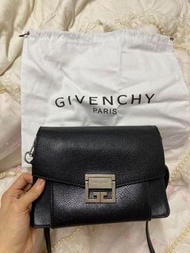 GIVENCHY GV3  small 仿舊金屬釦山羊皮鍊帶風琴包(黑色) 正品