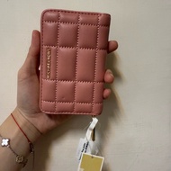 MICHAEL KORS 小香風 質感車線拉鍊卡片零錢包（粉）